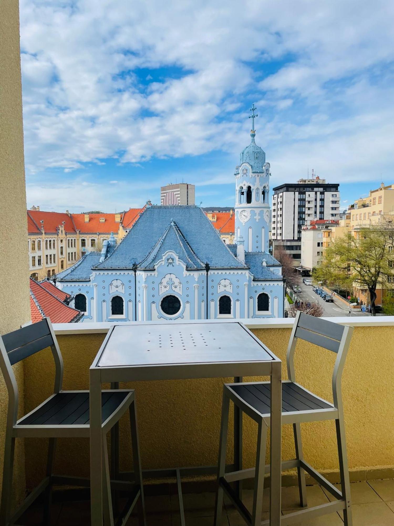 Blue Church Views - Central, Quiet, Bright - 4Th Floor Corner Apartment 125M2 براتسيلافا المظهر الخارجي الصورة